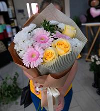 Букет цветов из:  Герберы, Розы и Хризантемы в Карабудахкенте