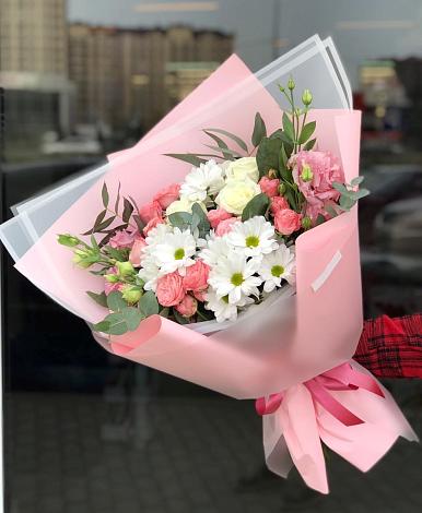 Букет цветов из: Розы, Лизиантусы и Хризантемы в Карабудахкенте